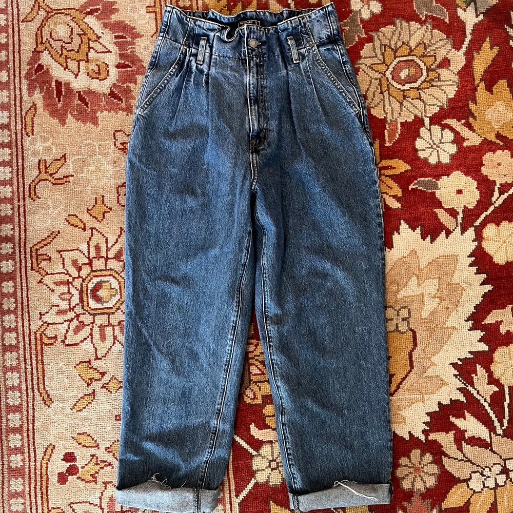 Abercrombie pleated waist jeans